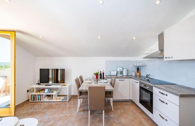 Luce - Pool and View - A1 - Photo 11