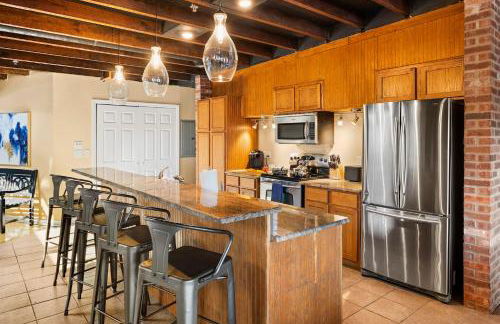 KING Penthouse Sleep8 4Bed 3BR 2BA Swepson Loft - Foto 19