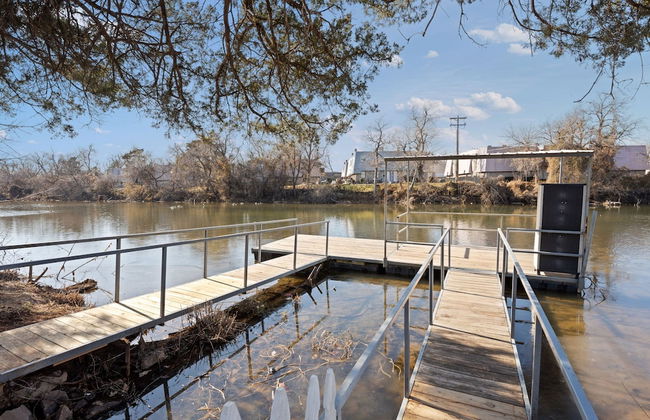 Spacious Lakefront View With Hot Tub and Pool NH - Photo 59