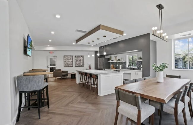 Glamorous 2B2BA with patio views and gym - Foto 30