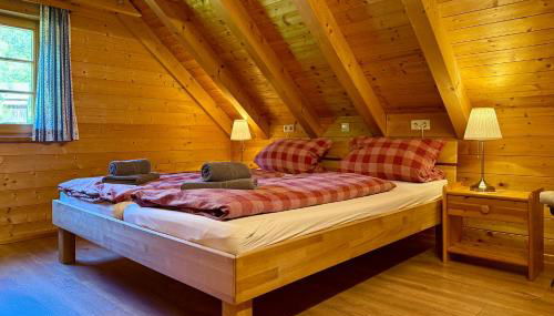 Holz-Ferienhaus Oberbrändi: Kachelofen, Sauna, WLAN, am Wald - Foto 5, furniture