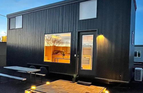 Tiny home near Grand Canyon sleeps 5, epic views! - Photo 1