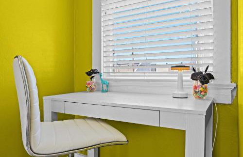 Cozy & Creative Top Unit in Lou's Arts District - Foto 27