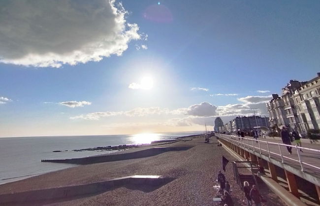 Golden Tides Seaside Retreat in Saint Leonards - Photo 18