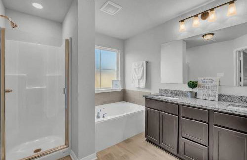 Luxury Retreat in Serene Surroundings, 4 Bedrooms Corporate House, Entire house with full amanities, Convenient location Near Medical Centers and Downtown - Foto 14