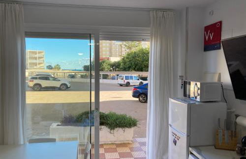 La Manga km 0, pisos estudios - planta baja - 100m de la playa - studio flats - ground floor - 100m from the beach, cada con bicis & tabla SUP, piscina & pádel & tenis & más - each with bikes & SUP board, pool & paddle & tennis & more - Foto 13