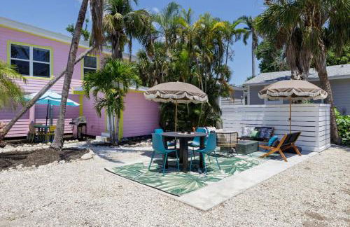 Charming Suite with Balcony and Bikes at Historic Sandpiper Inn - Foto 10