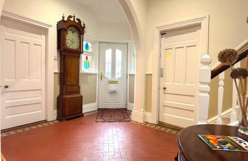 Spacious 4-Bed Home - Oswestry - Families & Groups - Foto 8