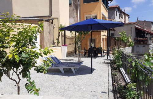 Chic Coastal Hill Escape - Photo 42