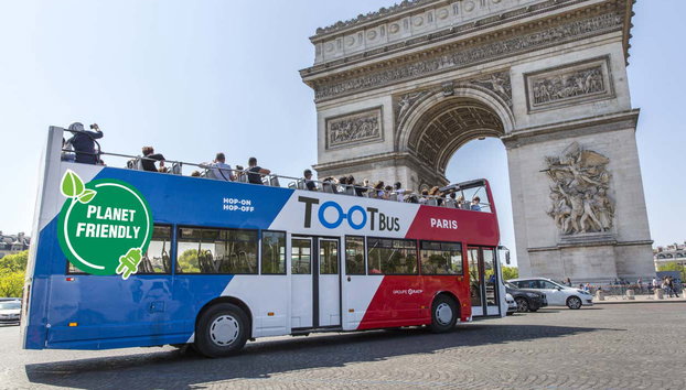 Visite panoramique à bord du bus durable Tootbus - Photo 2, Passez à côté de l'Arc de Triomphe