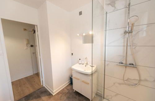 LE DAUPHIN - Place parking privée gratuit - WIFI et TV - Foto 24