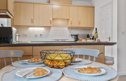 Modern 2-BR Home WiFi plus Parking - Photo 8