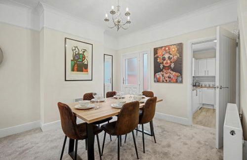 Countess House, Northampton - Stylish Modern 2-Bedroom House with Garden - Free Parking - Foto 42