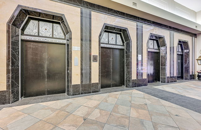 Heart of Dtwn Omaha: Historical Apt w/ Perks - Foto 28