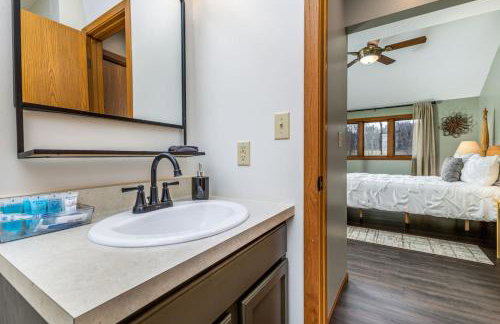Cozy at Creekwood Getaway - Photo 19