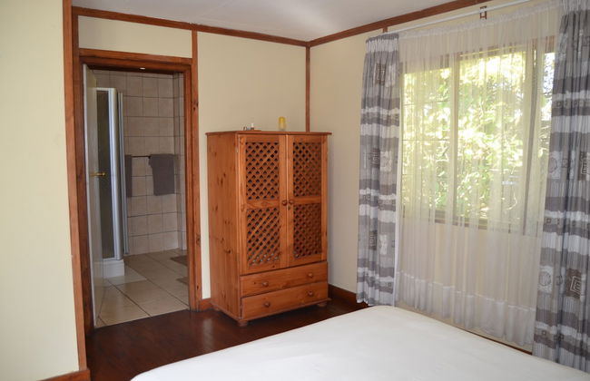 Log Cabin & Settlers Village - Photo 36