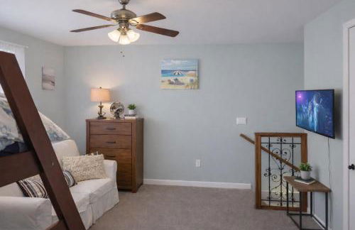 Vacation House, 2 Miles to Beach, Smart TVs, Grill - Foto 18