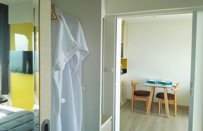 Sonrisa Sriracha - Photo 36