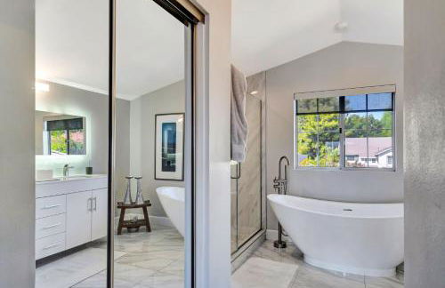 Stunning Hilltop 5BR With View And Hot Tub! - Foto 42