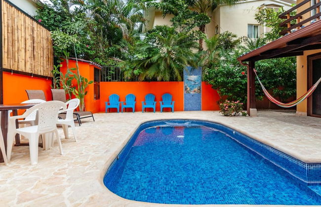 Nicely priced duplex in Surfside with private pool and AC in every room - Photo 20