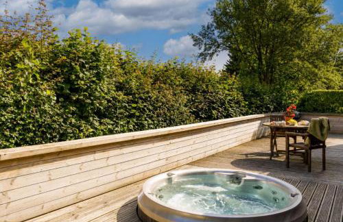Nyland Lodge - Hot Tub - Fireplace - Free Parking & WiFi - Foto 21