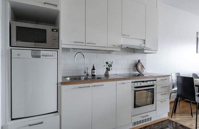 Modern 1BR Apt with Sauna, Balcony & Free Parking - Foto 4