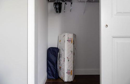 Lovely Modern 3BR-3BA Grove Home ABODEbucks - Photo 30