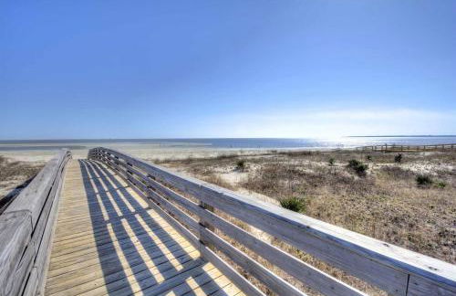 Centennial Coast Cottage - with Heated pool - Foto 29