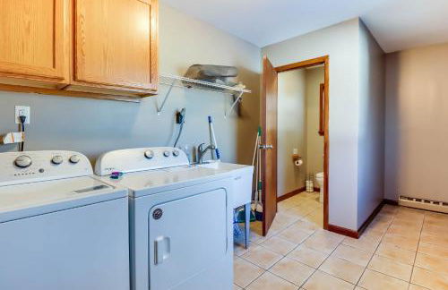 Lake Access and Private Hot Tub at Poconos Home! - Foto 28