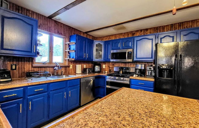 The Wooden Nest by Avantstay Deck, Big Yard w/ Hammocks & Fire Pit - Foto 6