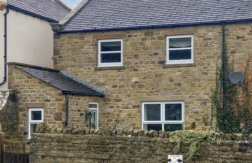 Hendricks Cottage - Photo 1