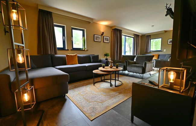 Modern Apartment in Belgium With Bubble Bath - Photo 8