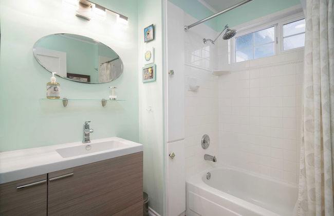 Beach Pines Bungalow by Avantstay Classic Cottage Steps to the Beach w/ Private Yard - Foto 21