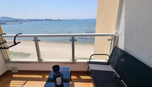 Seaside Apartment Sleeps 6 With Balcony - Foto 2