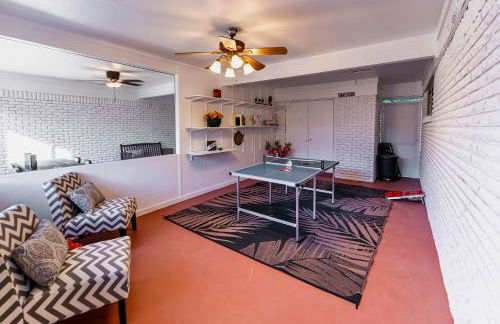 1 Mi to Campus! Creekside Austin Home with Game Room - Foto 16