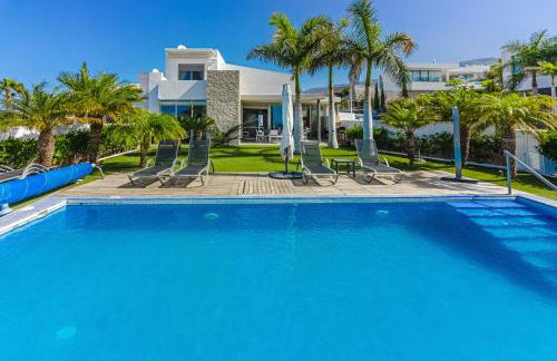 Villa Eleonora, Luxury Villa with Heated Pool Ocean View in Adeje, Tenerife - Foto 2