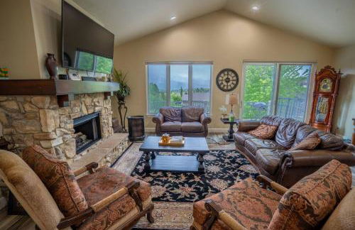 Spacious Eden Getaway w Hot Tub - Foto 22