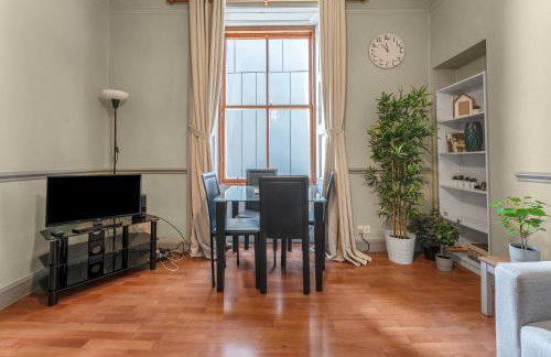 Central, Cozy 2BR-1BA-Haymarket - with Parking - Foto 31