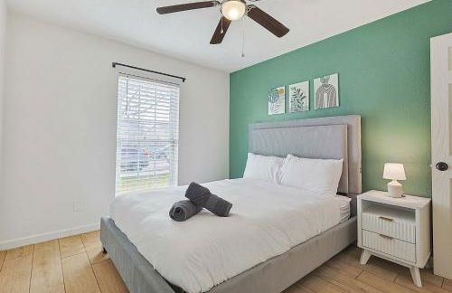 Charming 3Bd 2Ba Home with Private Pool - Foto 14