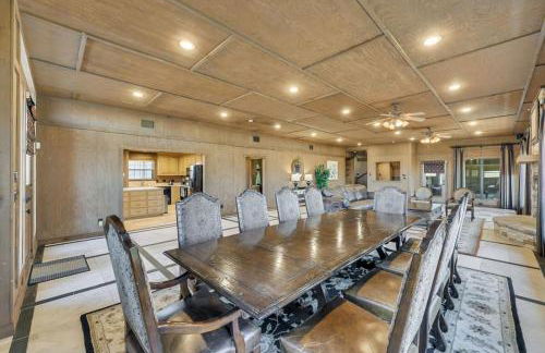 Spacious Ranch Style Home w Cinema Room - Foto 10