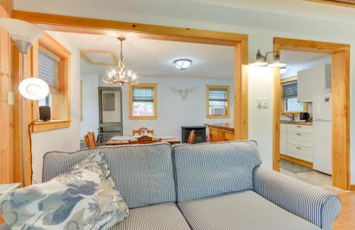 East Otis Vacation Rental with Private Deck and BBQ! - Foto 10