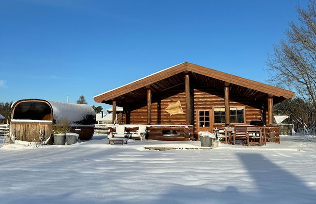 Fjordhygge, Cozy Log Retreat Near Sea & Forest - Sauna & Outdoor Living - Foto 1