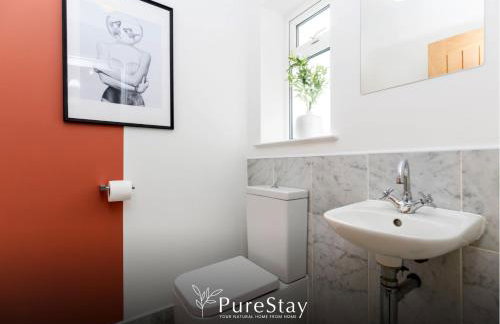 Stunning Bishop Auckland House with 5-bedrooms & 8 Beds Sleeps 12 with Free Parking by PureStay - Foto 61