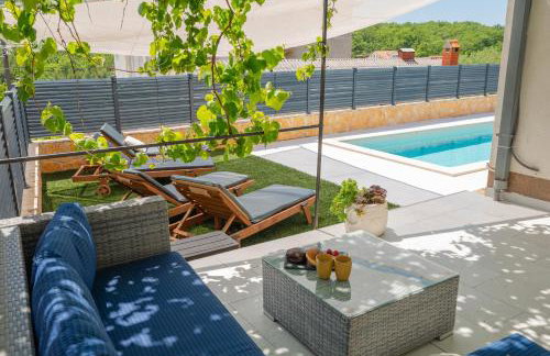 Luxury Villa Kristina with Heated Pool near Omis for 12 Guests - Foto 10