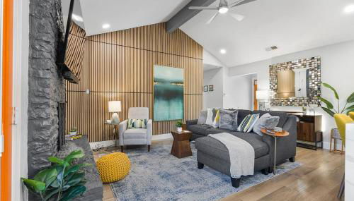 Modern 3BR Retreat with Fun Yard, Mini-Golf, Hot Tub & BBQ Dining Deck - Foto 5