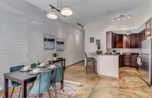 Hidden-Gem 2B Towhhouse in Springfield Close to DT and Stadium! - Photo 4