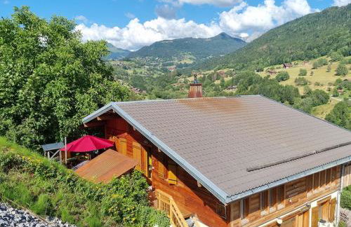 Very comfortable, fully equiped two bed appartement in private chalet entire floor Near La Clusaz, Grand Bornand, Annecy and lake and private terrace Bbq - Foto 4