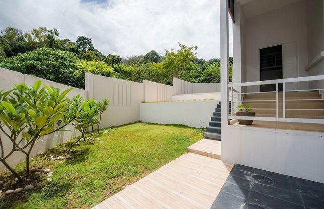 New Corner Shamrock Beach Villas Seaview - Photo 52