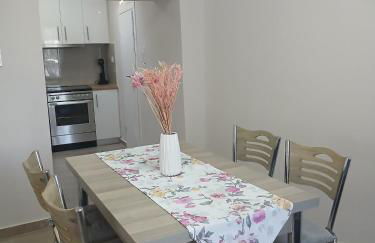 Toula's House - Photo 7