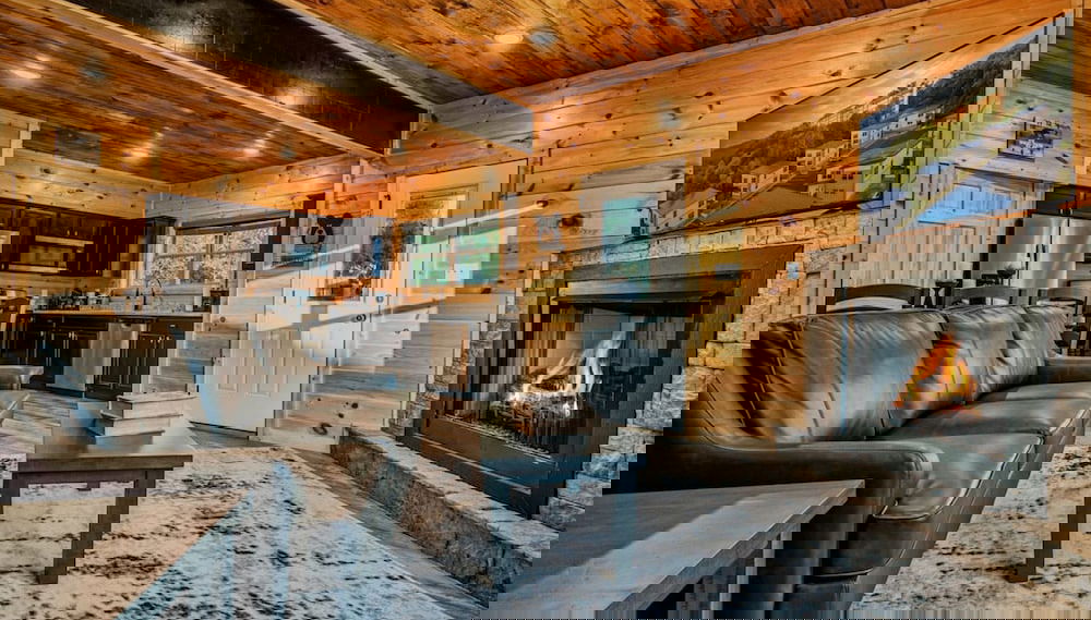 Brand New 4 4 Minutes to Dollywood Hot Tub - Foto 1, Habitación